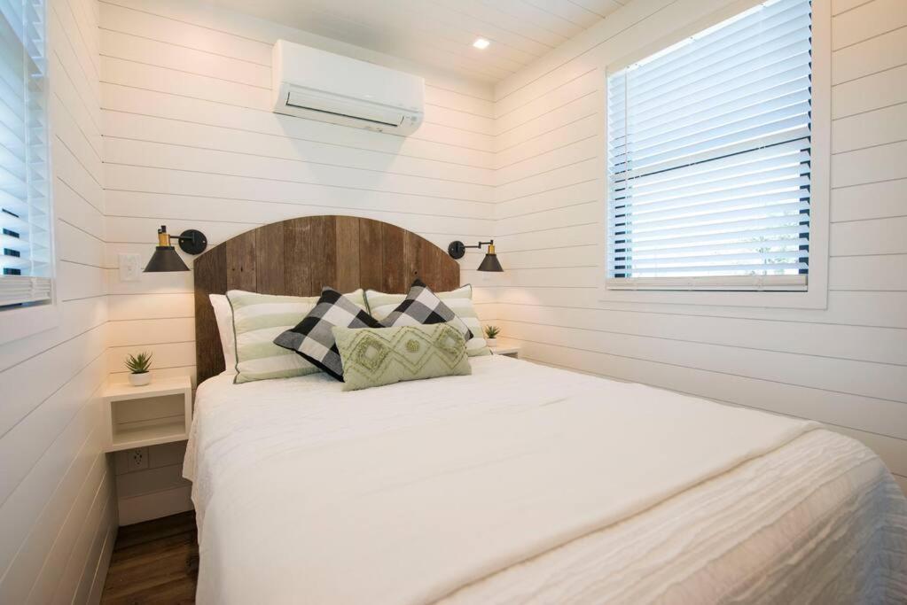 Container Home With Rooftop Views And Pickleball-Pecan Grove Bellmead エクステリア 写真