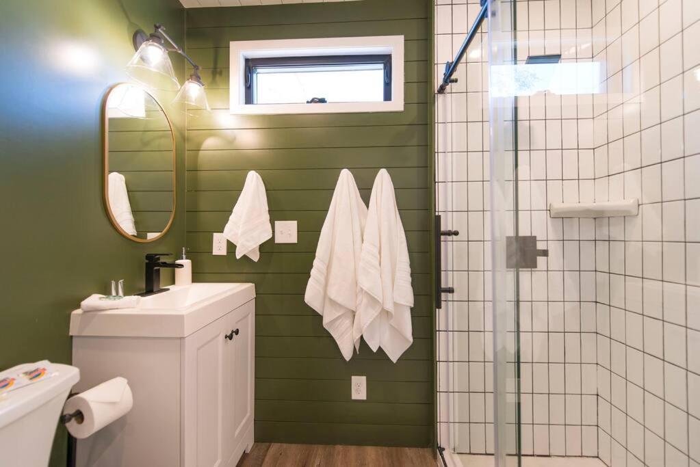 Container Home With Rooftop Views And Pickleball-Pecan Grove Bellmead エクステリア 写真