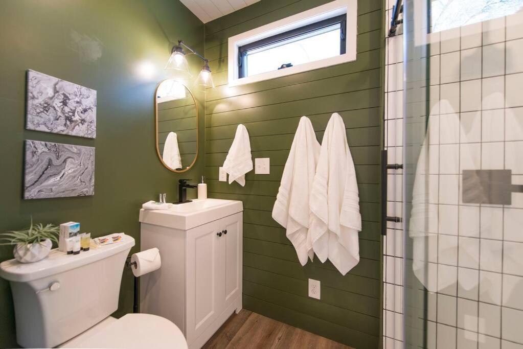 Container Home With Rooftop Views And Pickleball-Pecan Grove Bellmead エクステリア 写真