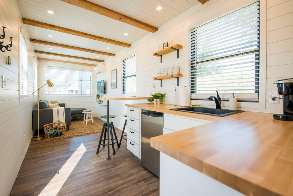 Container Home With Rooftop Views And Pickleball-Pecan Grove Bellmead エクステリア 写真