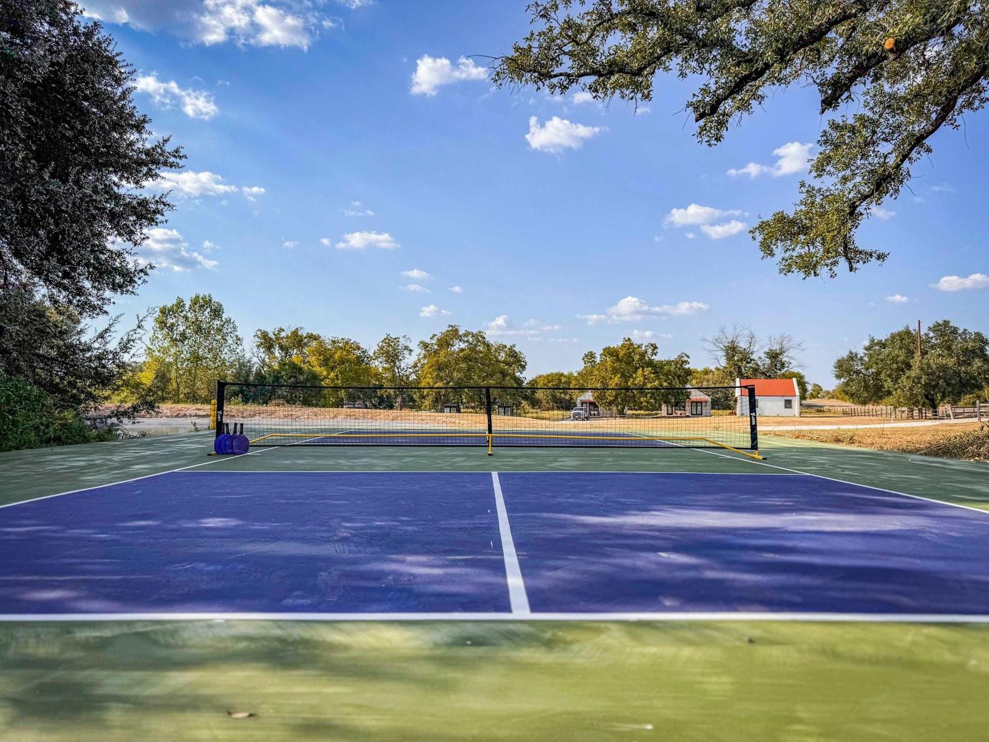 Container Home With Rooftop Views And Pickleball-Pecan Grove Bellmead エクステリア 写真