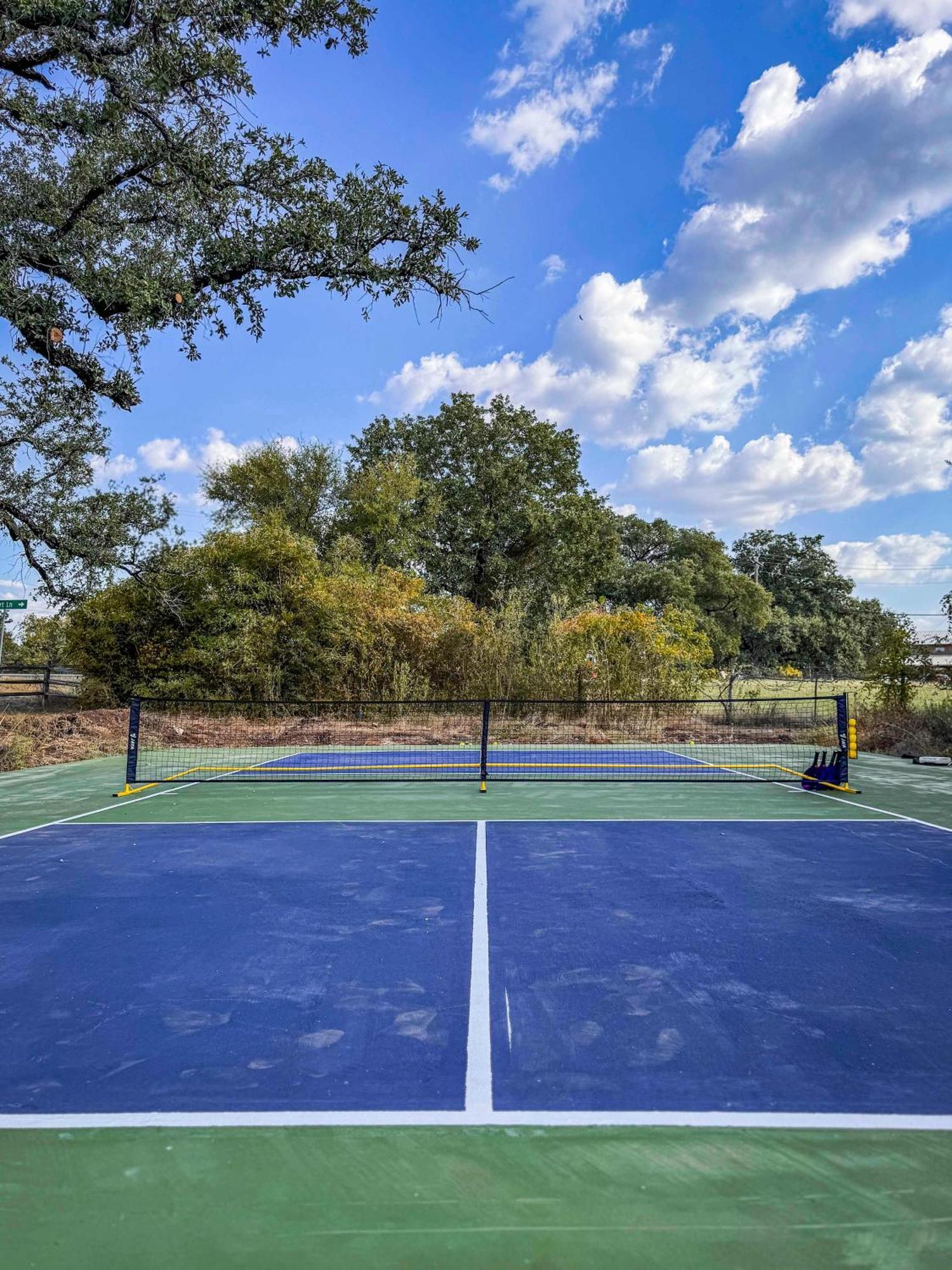 Container Home With Rooftop Views And Pickleball-Pecan Grove Bellmead エクステリア 写真