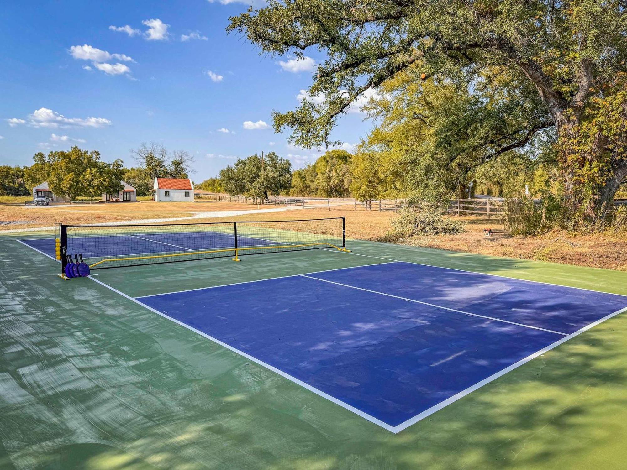 Container Home With Rooftop Views And Pickleball-Pecan Grove Bellmead エクステリア 写真