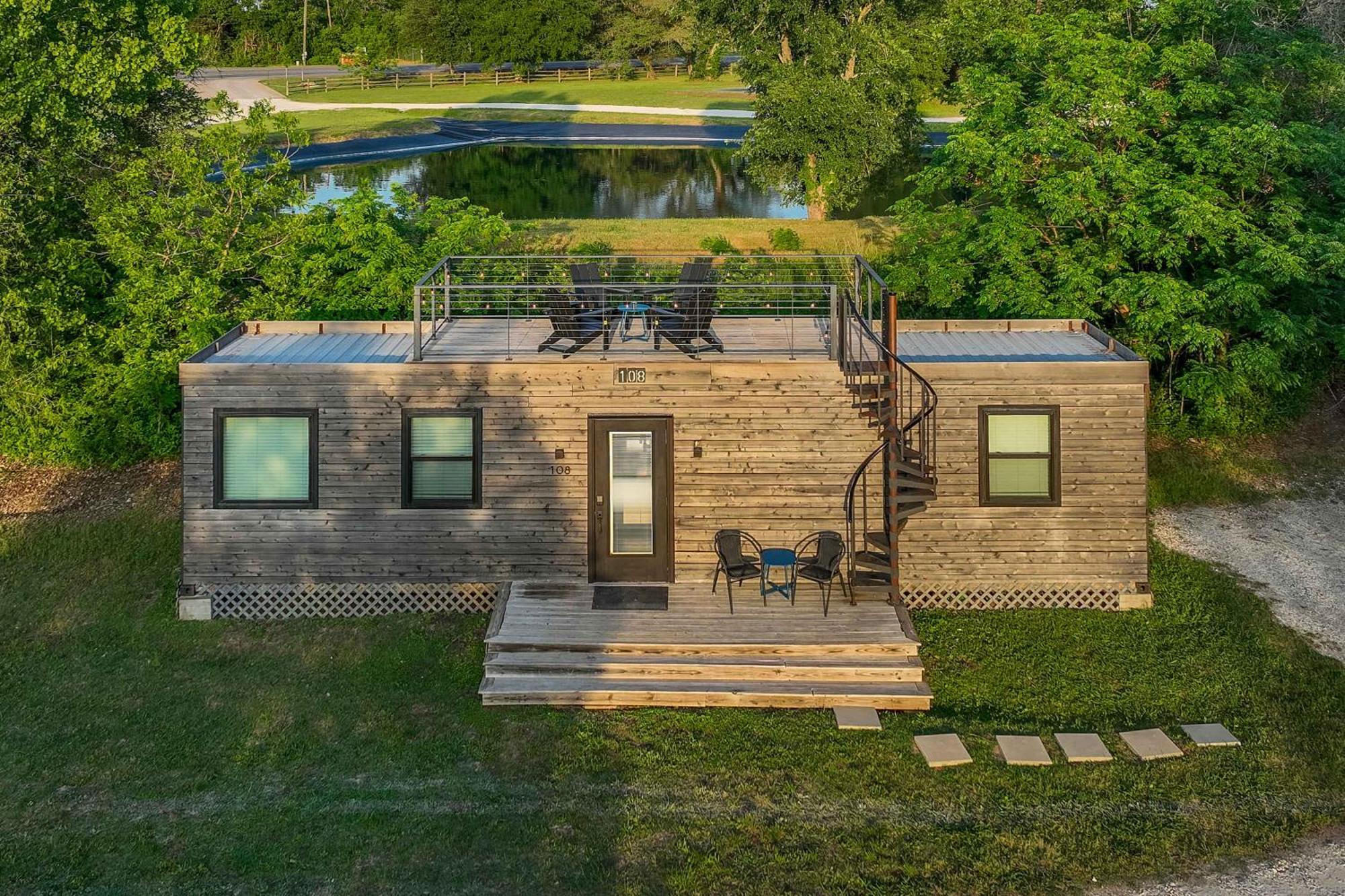 Container Home With Rooftop Views And Pickleball-Pecan Grove Bellmead エクステリア 写真