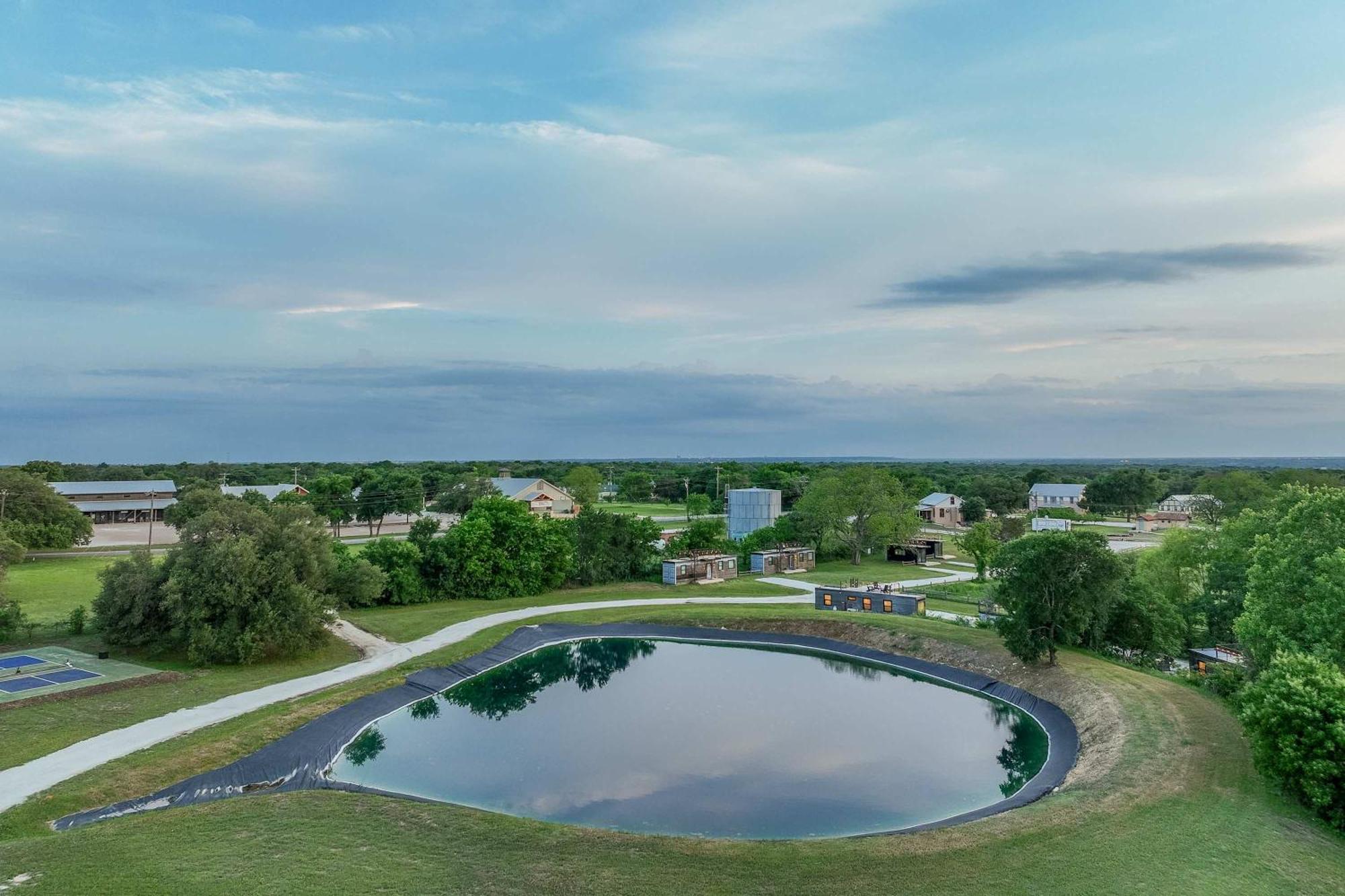 Container Home With Rooftop Views And Pickleball-Pecan Grove Bellmead エクステリア 写真