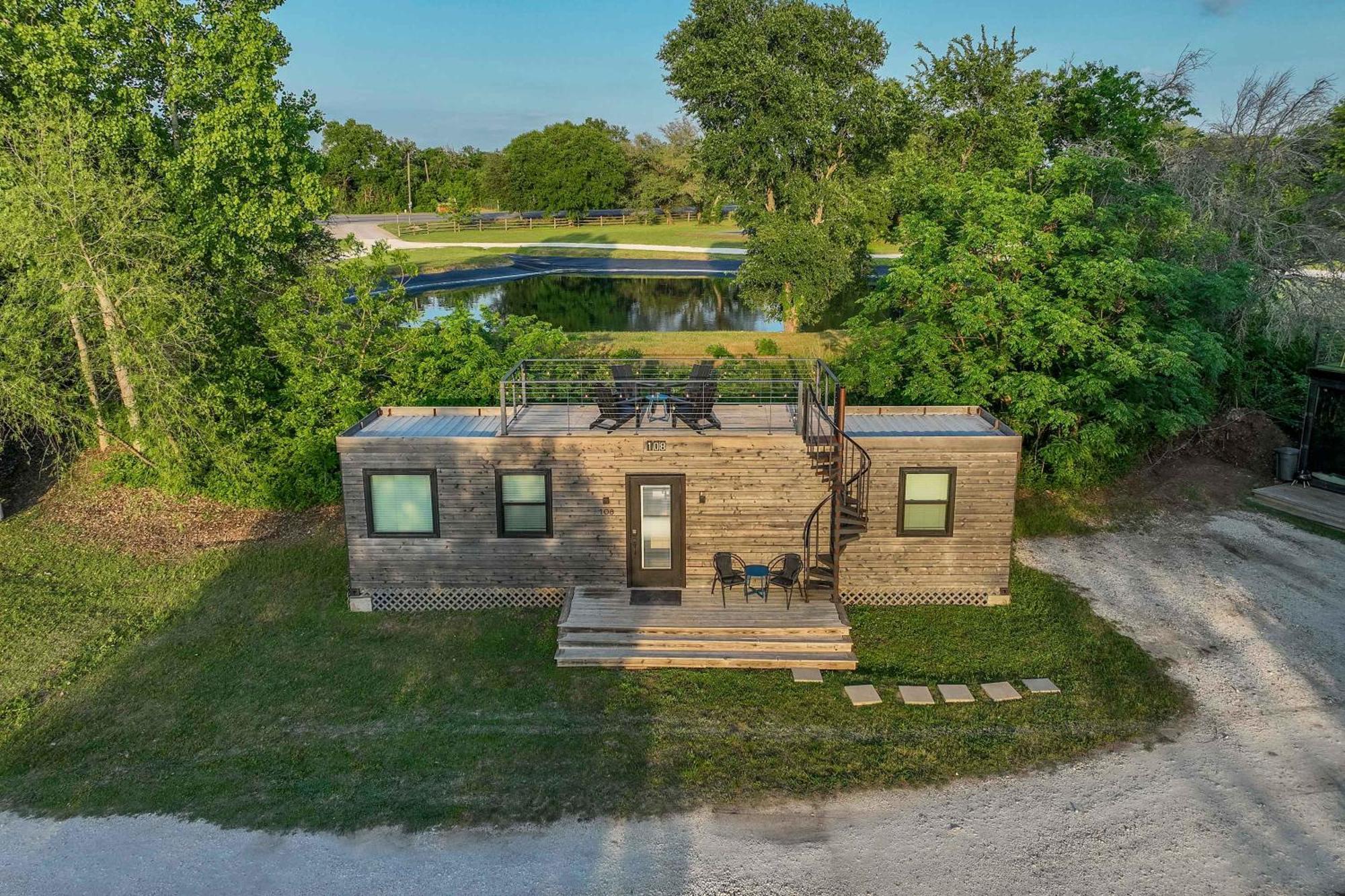 Container Home With Rooftop Views And Pickleball-Pecan Grove Bellmead エクステリア 写真