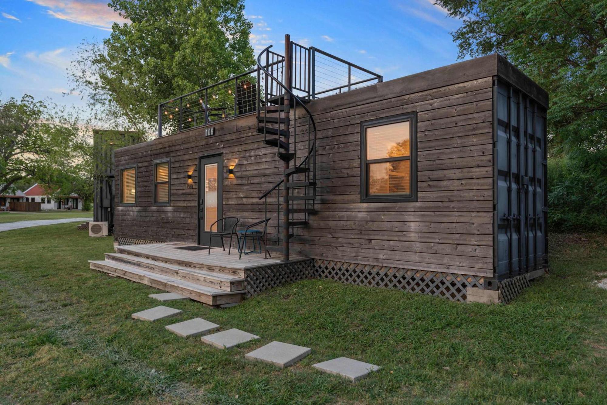 Container Home With Rooftop Views And Pickleball-Pecan Grove Bellmead エクステリア 写真